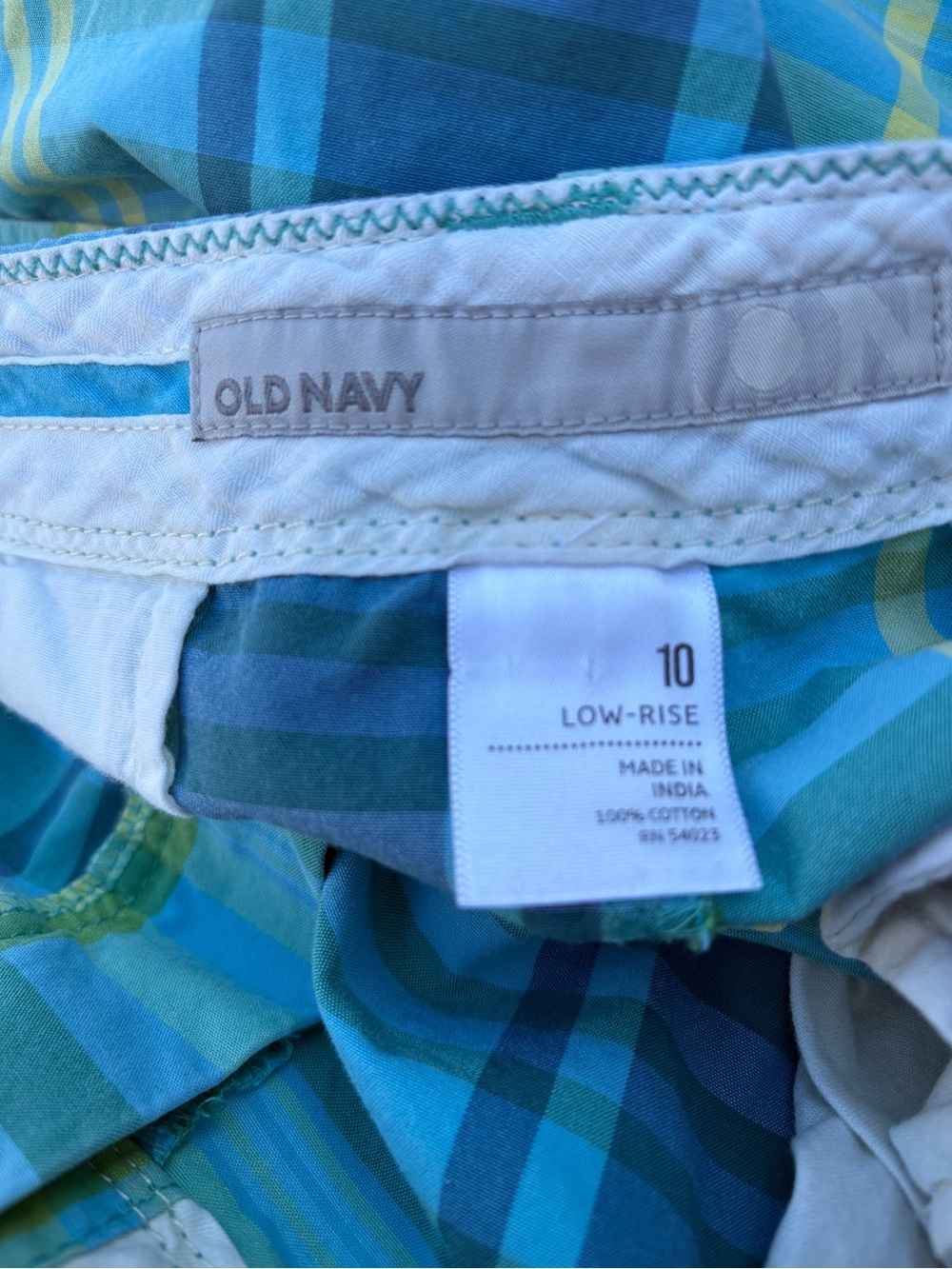 OLD NAVY Blue and Green Plaid Low-Rise Bermuda Shorts, Size: 10 - Picture 5 of 7